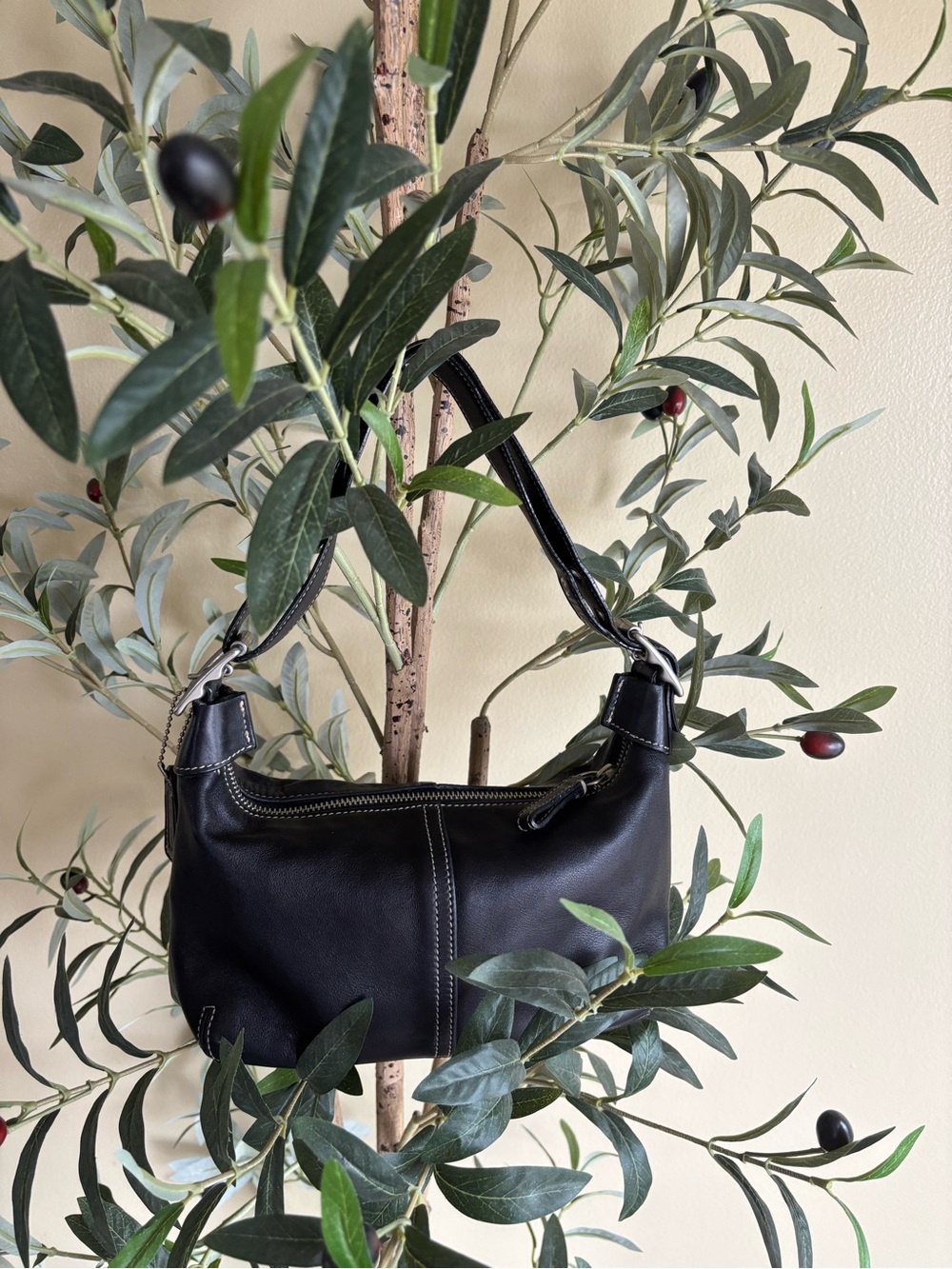 COACH NO. E3Z-9564 Vintage Black Leather Shoulder Bag with White Stitching - Picture 2 of 11